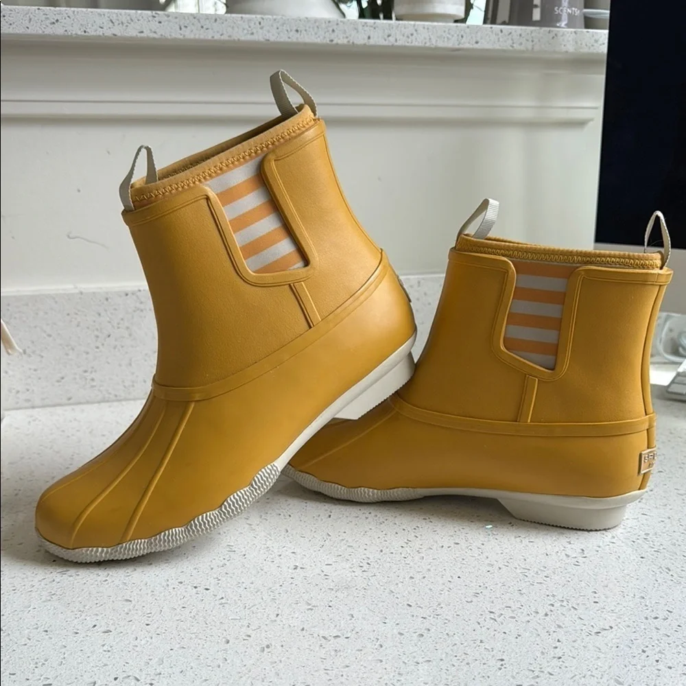 Sperry Yellow Rain & Snow Women’s Boots with Duck-Boot Design